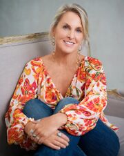 Elin Hilderbrand.jpg